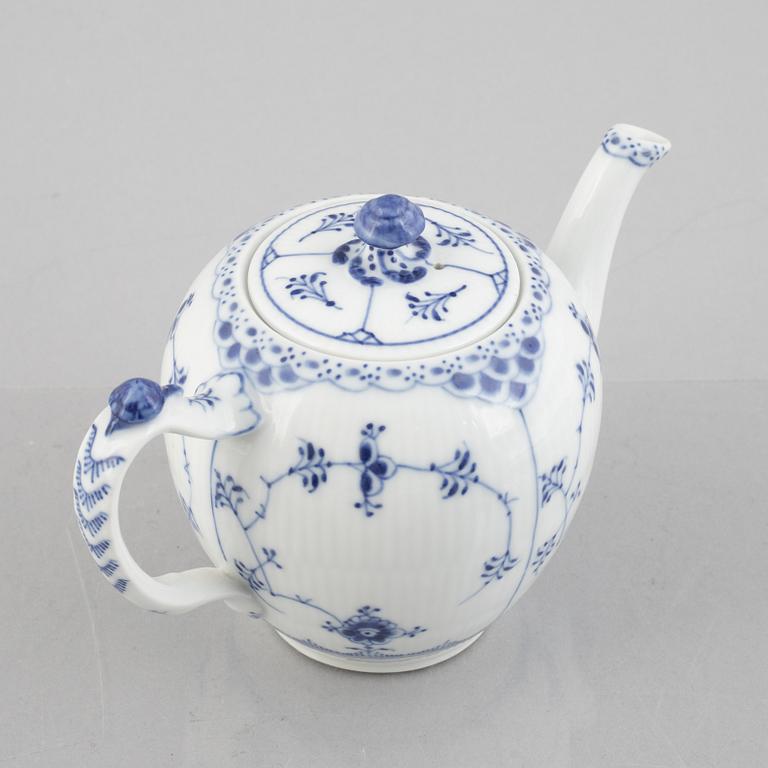 A 'Blue Fluted half lace' / 'Musselmalet' porcelain teapot, Royal Copenhagen, model 259, post 1923.