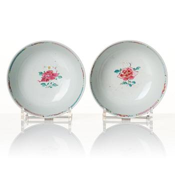 A pair of famille rose bowls, Qing dynasty, Qianlong (1736-95).