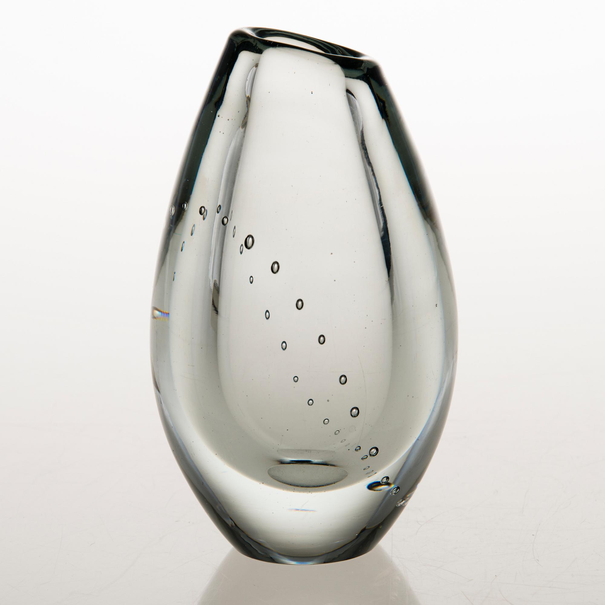 GUNNEL NYMAN, A 'String of Pearls' glass vase, signed G. Nyman, Nuutajärvi Notsjö -57.