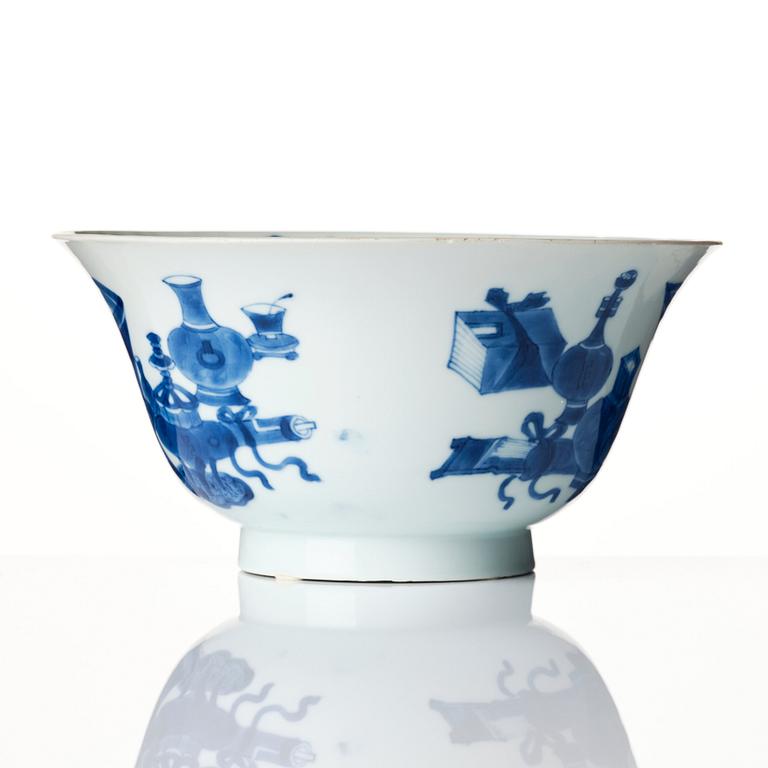 A blue and white bowl, Qing dynasty, Kangxi (1662-1722).