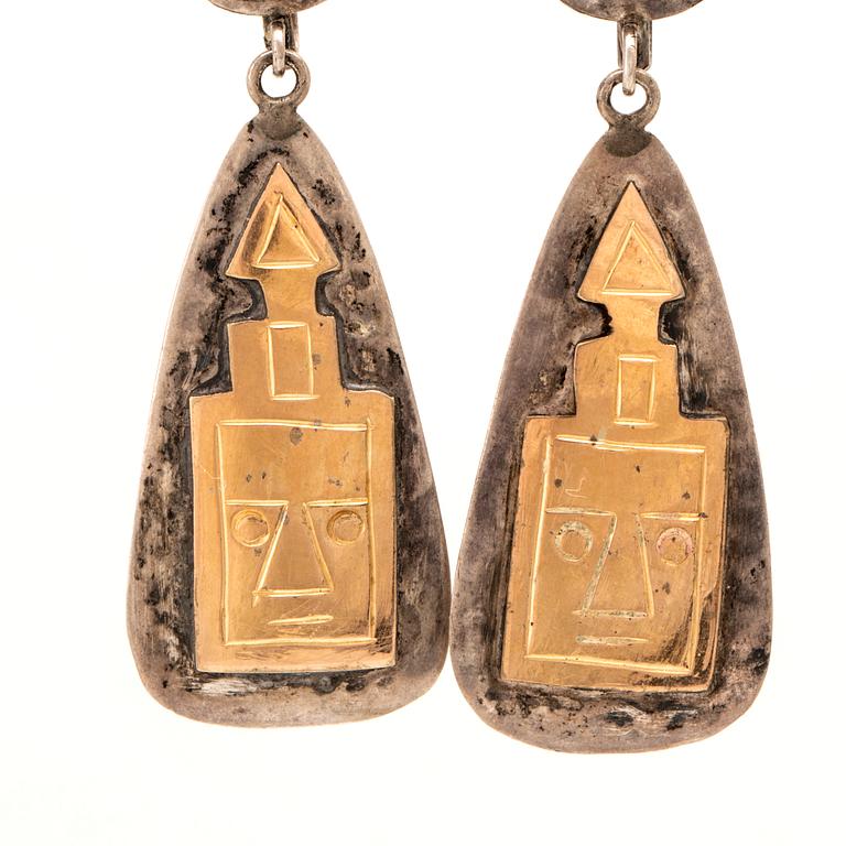 A pair of 18K gold and 925 silver earrings Old Cuzco pre-Columbian style, Peru.