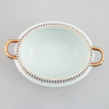 An armorial tureen with cover, China, 20th century.