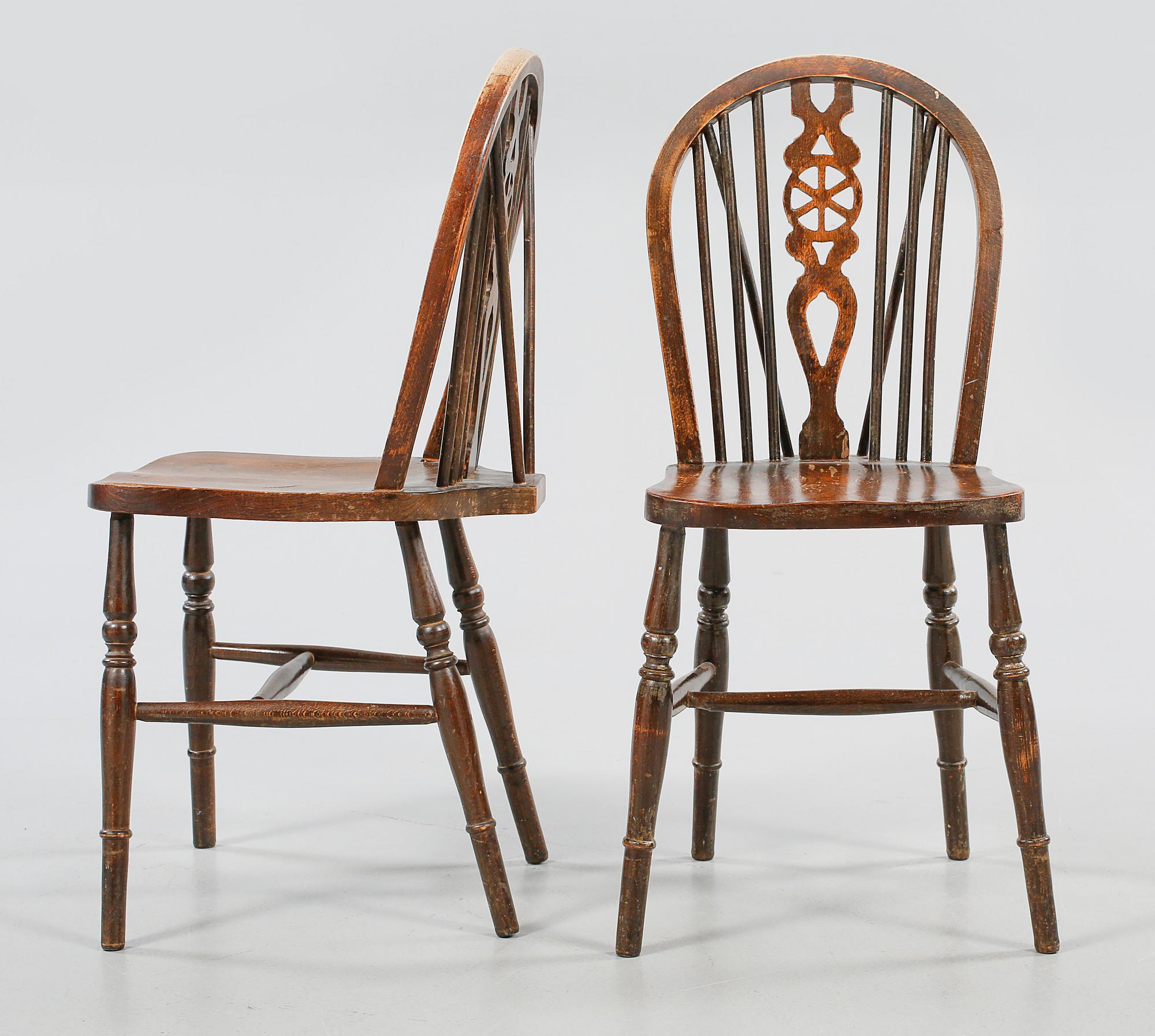 STOLAR, ett par, Windsormodell, omkring 1900-talets mitt.