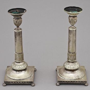 LJUSSTAKAR, ett par, nysilver, C G Hallberg, Stockholm, 1900-talets första hälft.