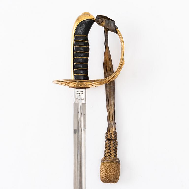 Swedish cavalry officer’s sabre, m/1893, with scabbard.