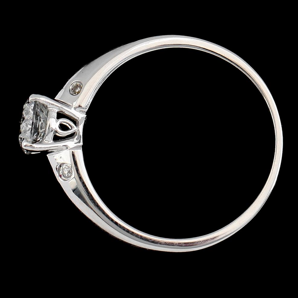 RING, 18K vitguld, diamanter tot ca 0.77 ct.