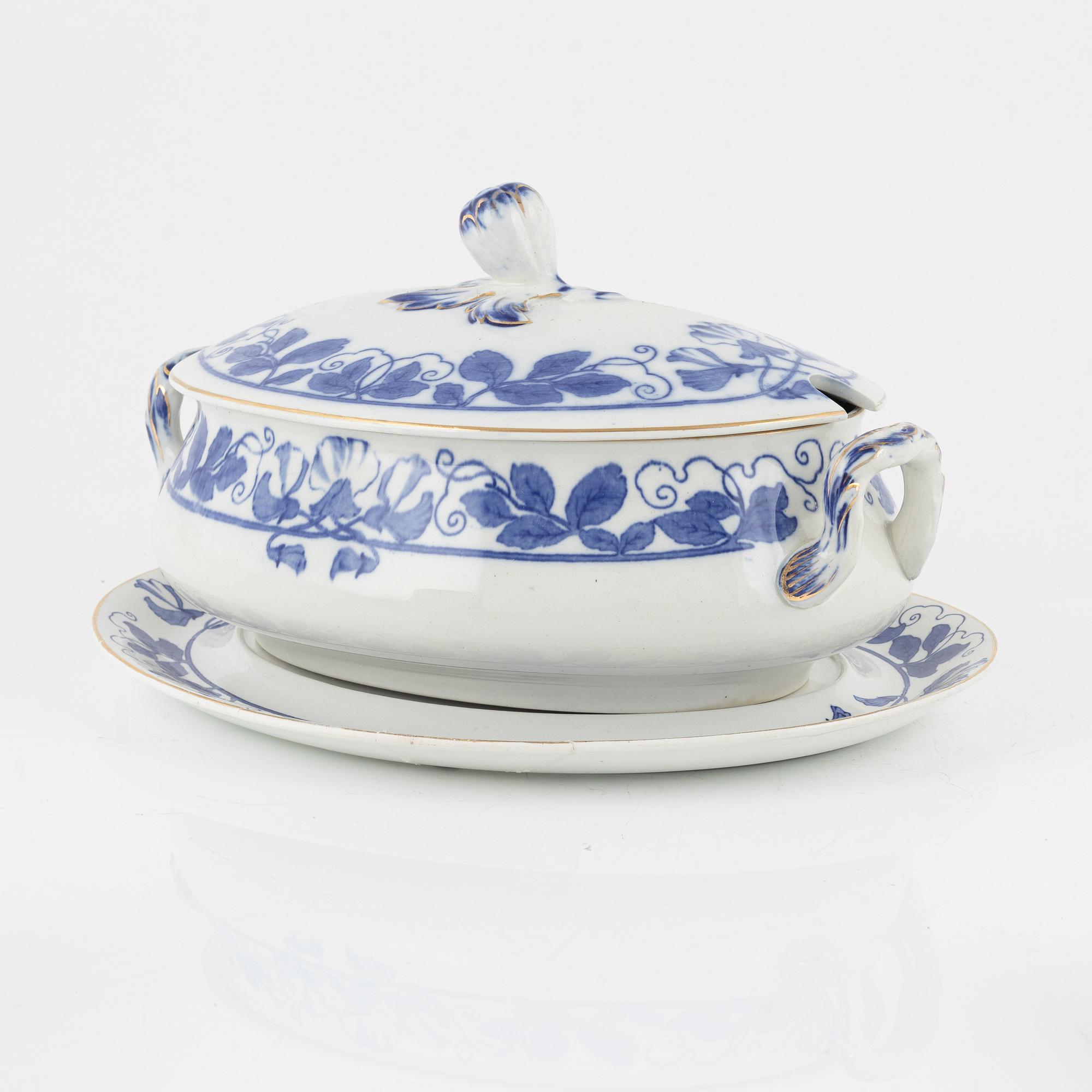 Gunnar Wennerberg, 74 pieces of a "Blåsippa" dinner service, Gustavsberg, Sweden.