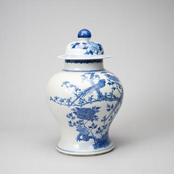 A Chinese blue and white Kangxi-style jar with lid, 20th century.