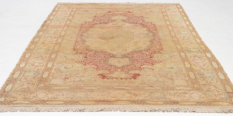 An antique Kayseri carpet, central Anatolia approx. 294 x 182 cm.