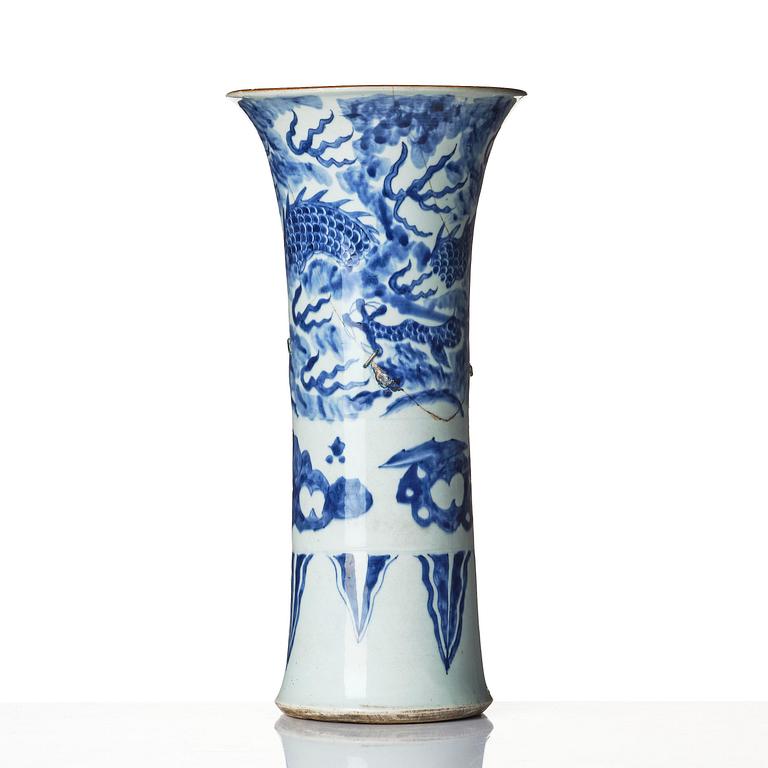 A blue and white 'four clawed dragon' vase, 17th century.