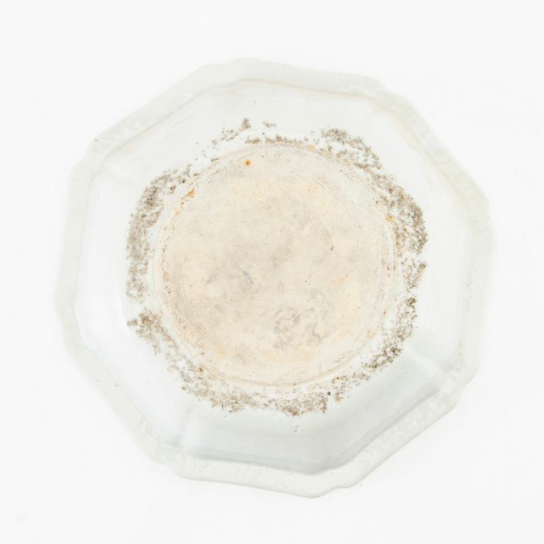 A Chinese basin, late Qingdynasty/early 20th century.