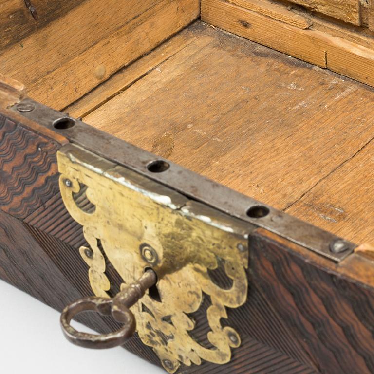19TH CENTURY EUROPEAN BOX.