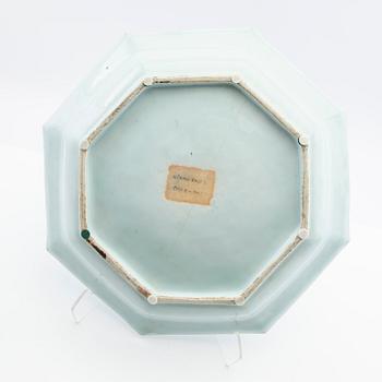Roasting dish, porcelain, Qianlong (1736-95), China,