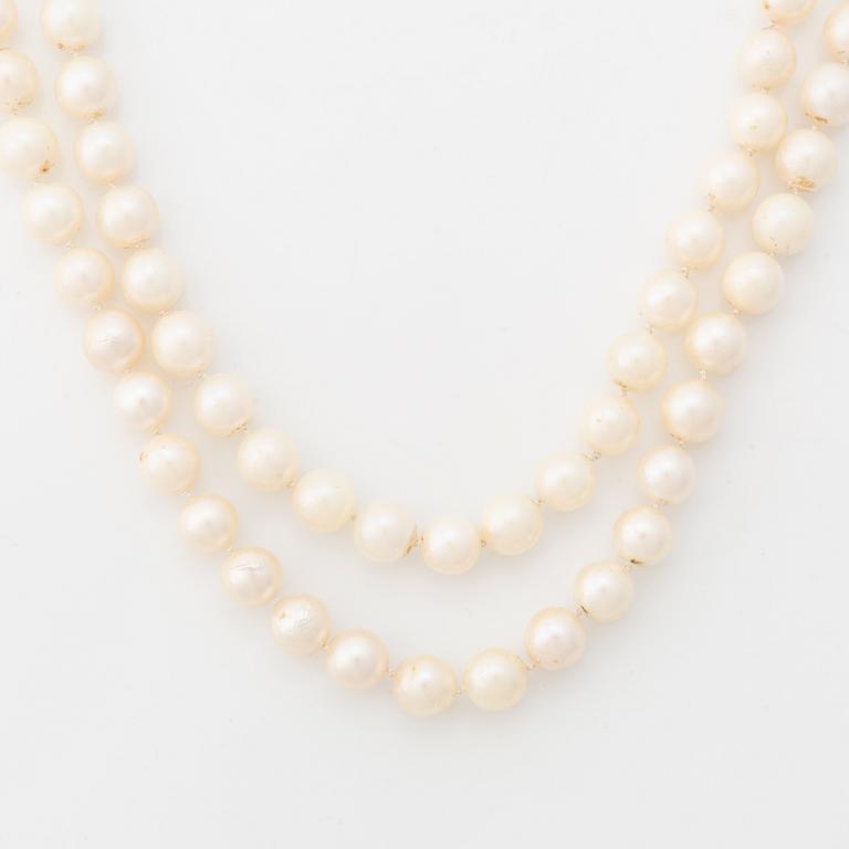 Cultured salt water pearl necklace, Claps 18K gold with enamel and old cut diamonds.