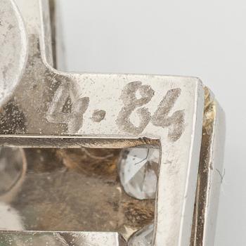 Örhängen platina med cabochonslipade smaragder och gammalslipade diamanter.