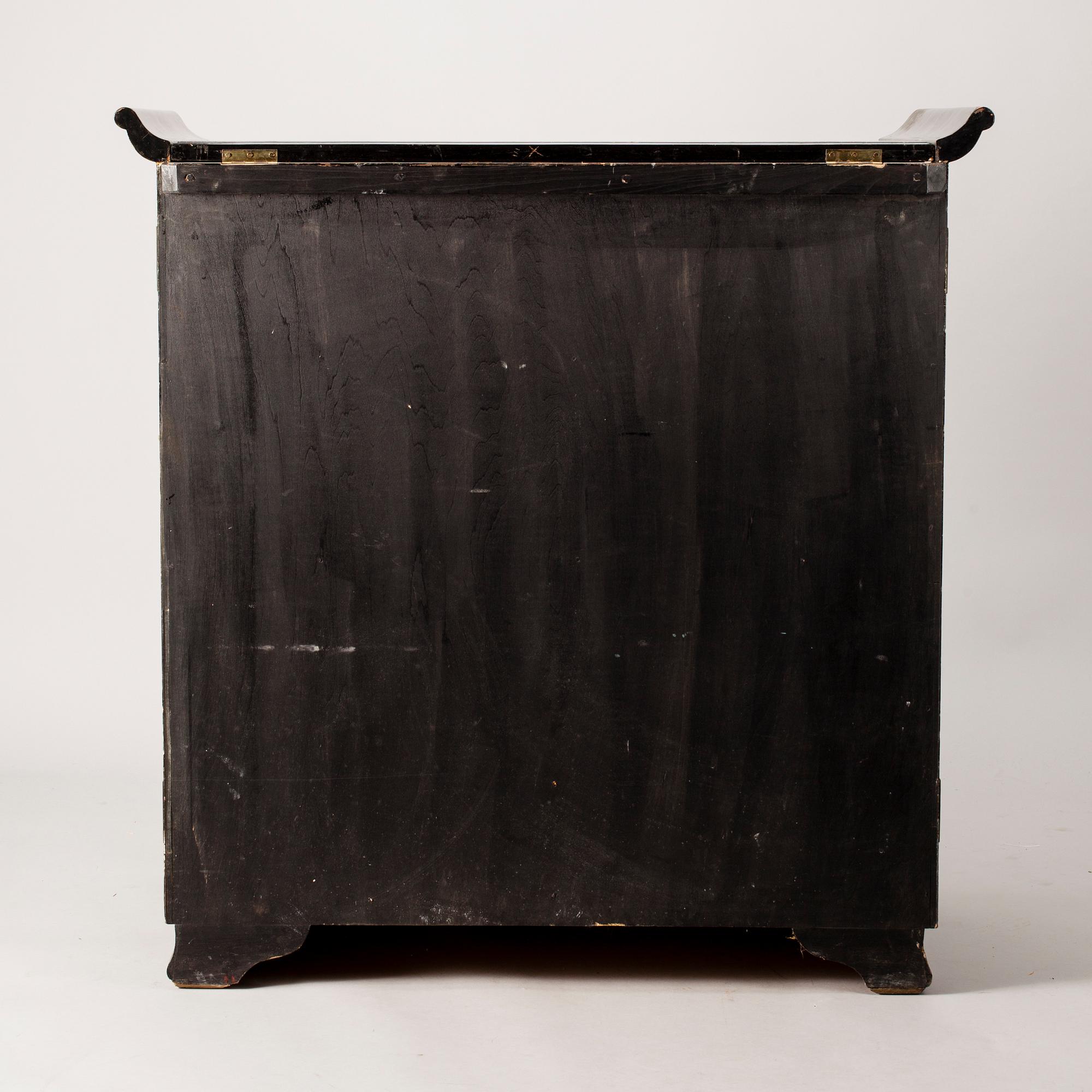 BARSKÅP, Kina, 1900-talets mitt.