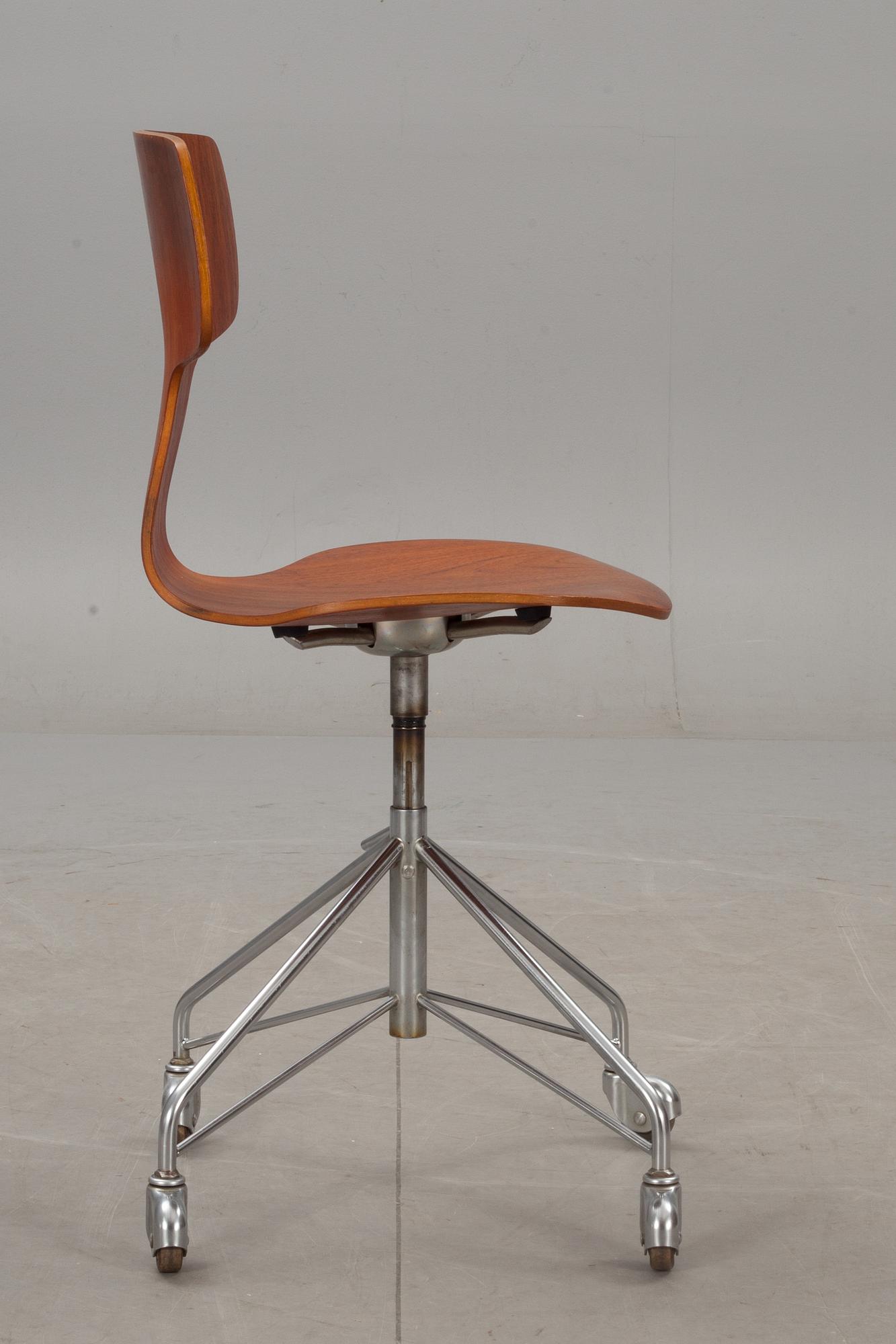 SKRIVBORDSSTOL, "modell 3113", Arne Jacobsen för Fritz Hansen.