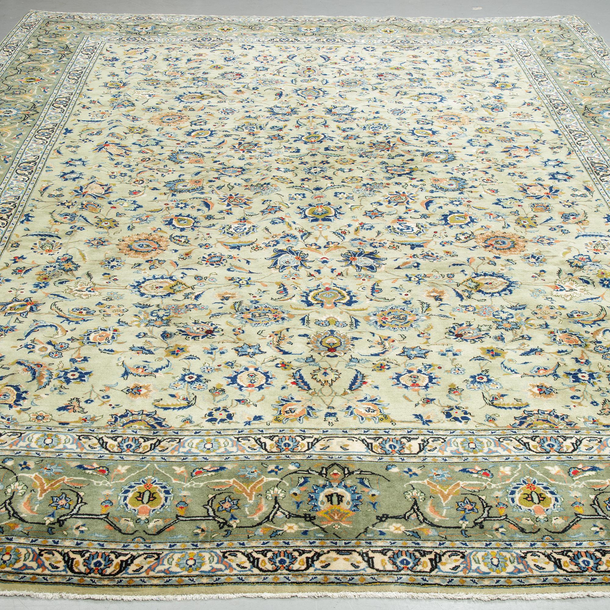 A carpet Kashan, 400 x 297 cm.