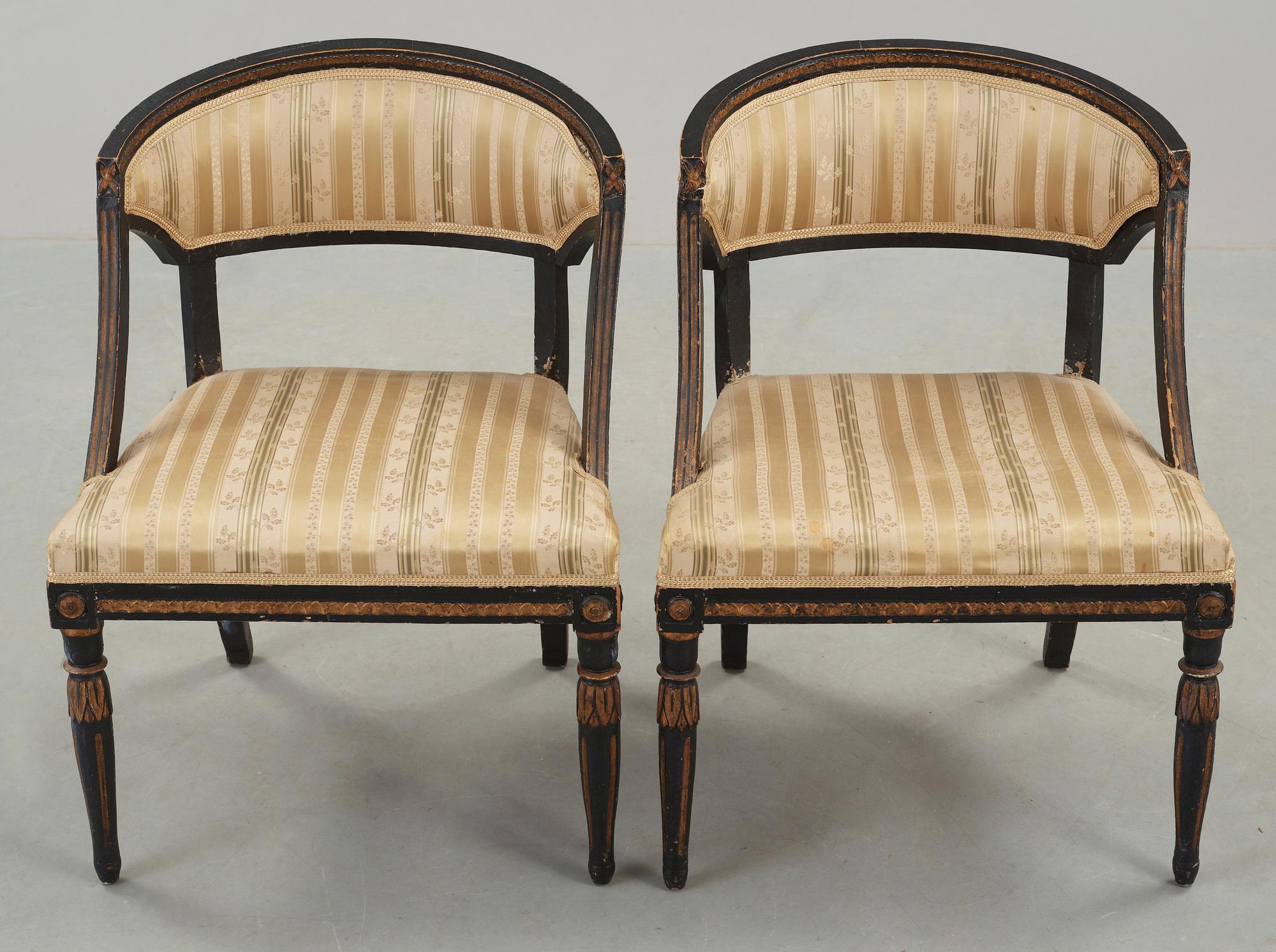 BALJFÅTÖLJER, ett par, sengustavianska, 1800-talets första hälft.