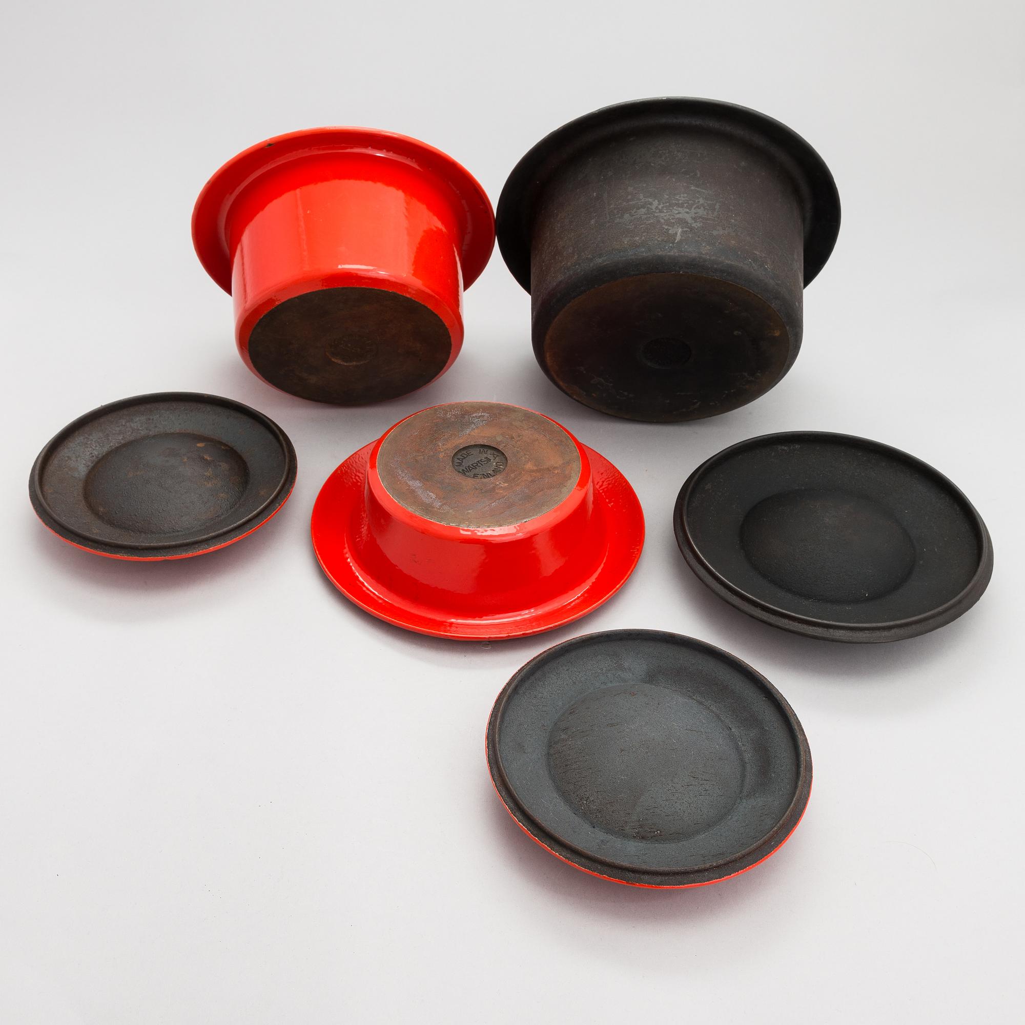 Antti Nurmesniemi, three 'Flying Saucer' iron pots for Wärtsilä  manufactured 1977-1986.