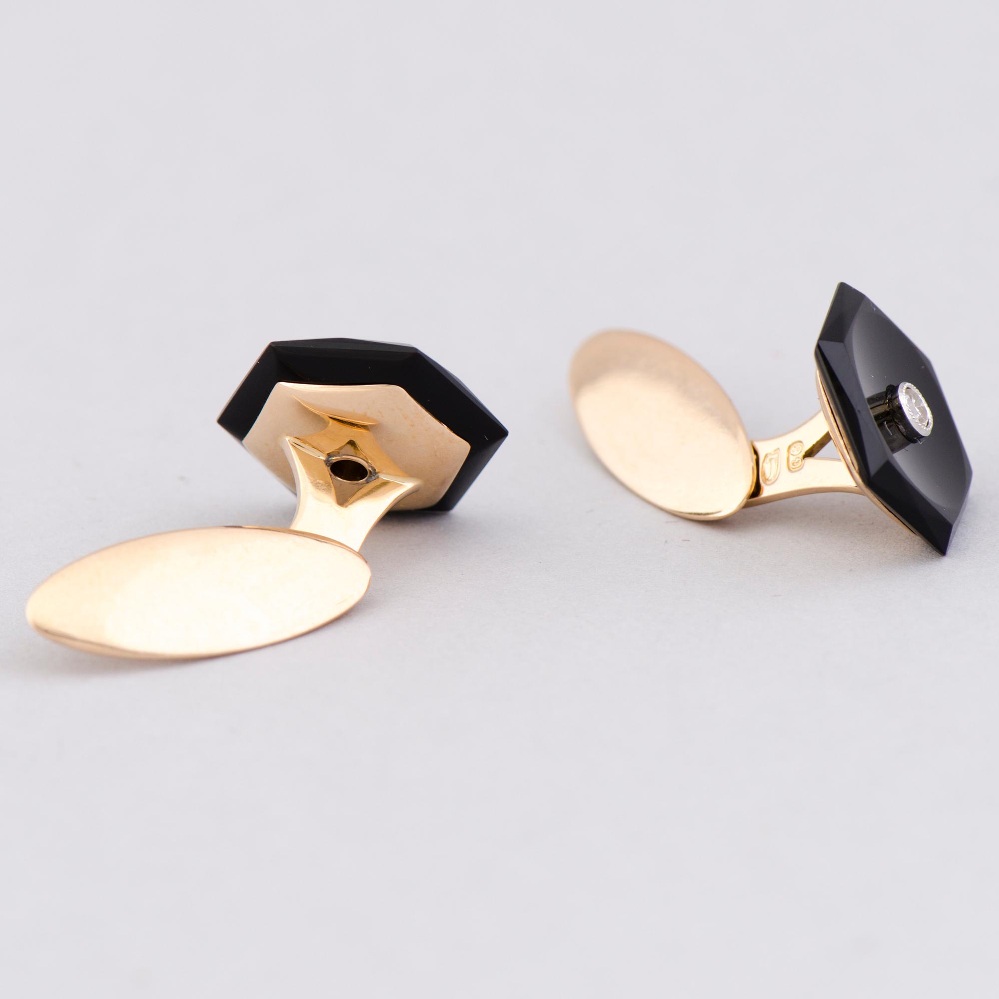 KALVOSINNAPIT, oniksi, briljanttihiotut timantit, 18K kultaa. Weckman A.R., Helsinki 1936.