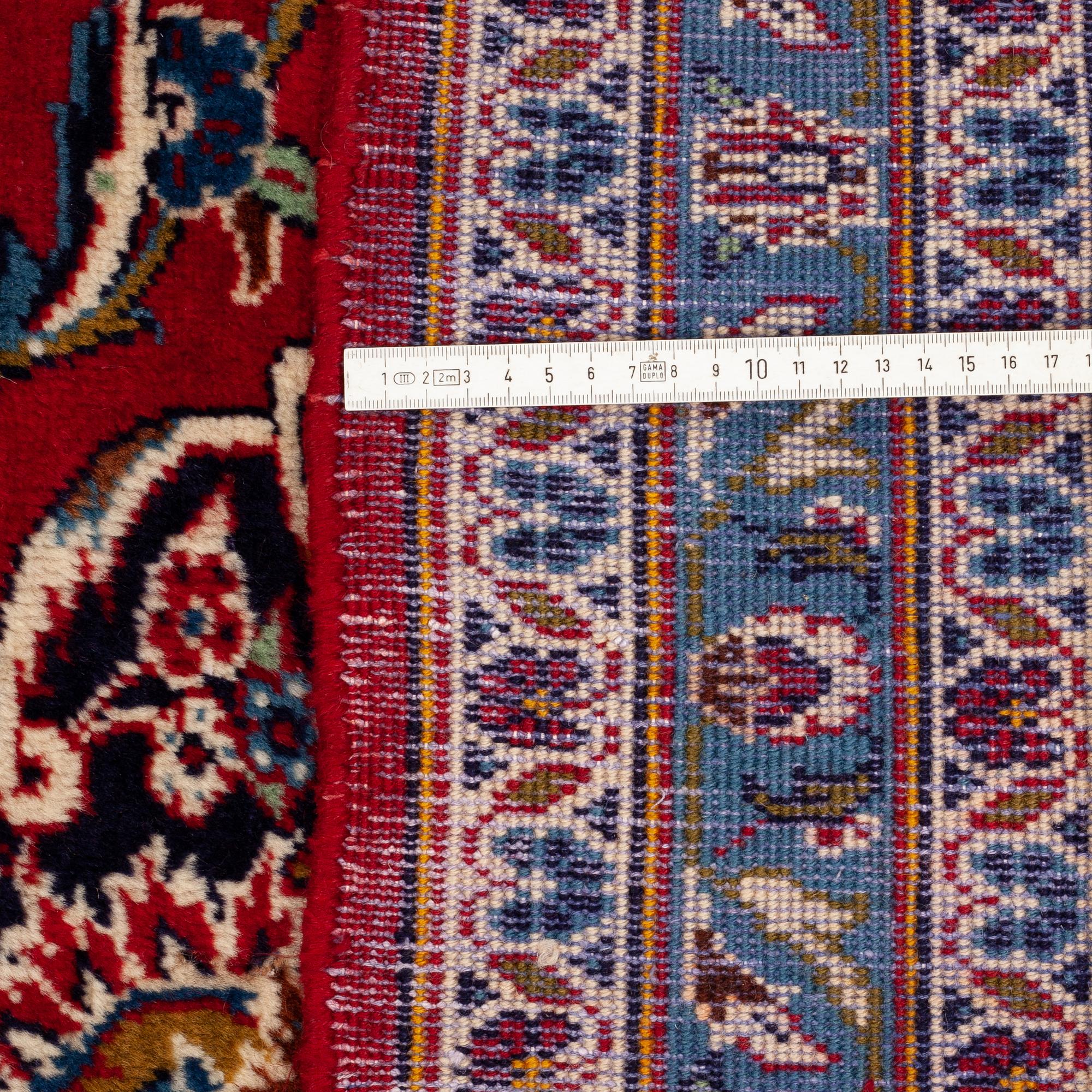 A carpet, Kashan, ca 386 x 286 cm.