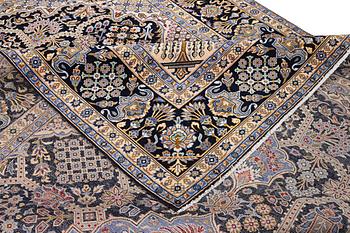 A Kashan carpet, c. 407 x 285 cm.