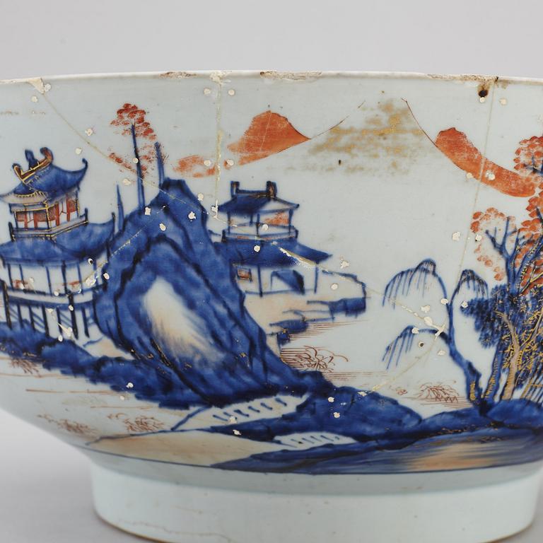 A large blue and white fish bowl/punch bowl, Qing dynasty, 18th Century.