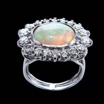 RING, opal ca 3.42 ct, 18 briljanter ca 1.00 ct.