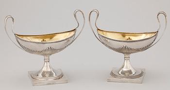 SOCKERSKÅLAR, ett par, silver. Gustaviansk stil. CG Hallberg Stockholm 1895. Tot 354 g.