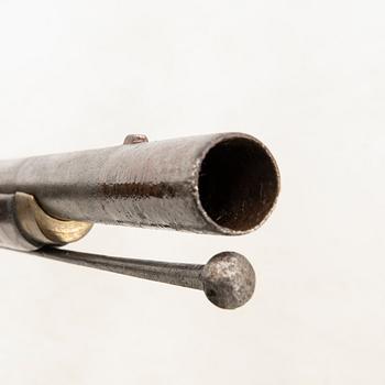 A British flintlock gun, 18th century.