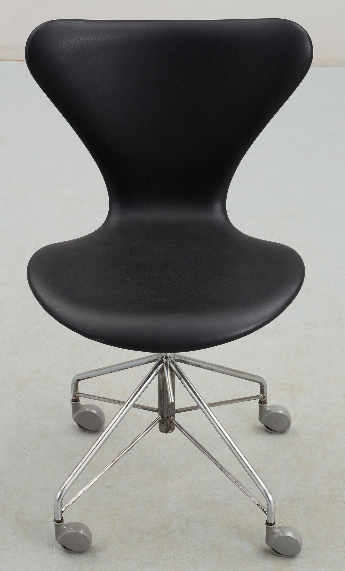 KONTORSSTOL, "Sjuan" Arne Jacobsen för Fritz Hansen, 1900-talets senare hälft.