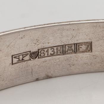 Elis Kauppi, rannekoru, hopeaa ja ametisti. Kupittaan Kulta, Turku 1959.