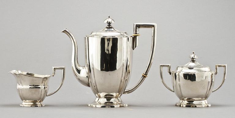 KAFFESERVIS, 3 delar, silver, Carl Andreas Kjernås, Göteborg, 1920. Ca 955 gr.