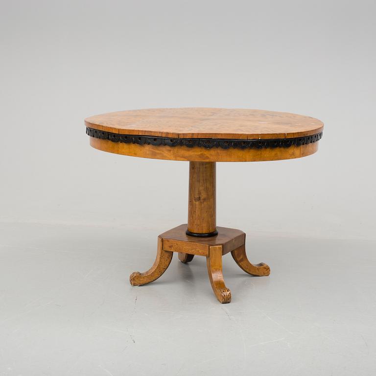 SALONGSBORD, Karl Johan, 1800-talets första hälft.