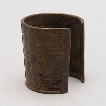 AN AFRICAN BANGLE, metal.