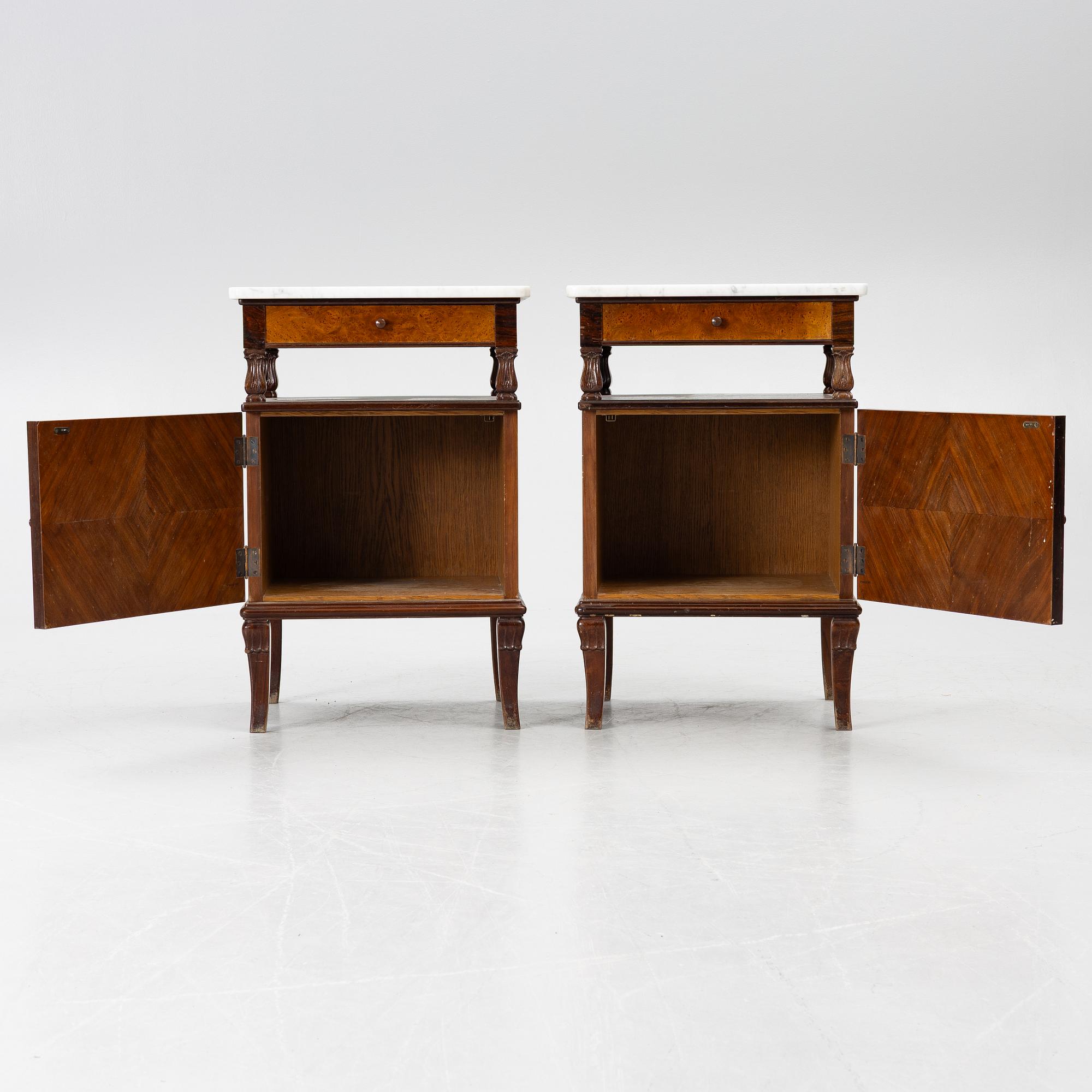 Sängbord, ett par, 1920-30-tal.