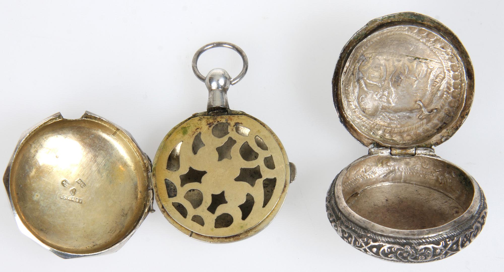 DOSOR, 3 st, silver, 1800/1900-tal. 54 g.