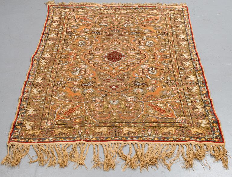 A rug, a semi-antique Turkish souf, ca 185 x 122-133 cm (as well as 1 cm flat weave at the ends).