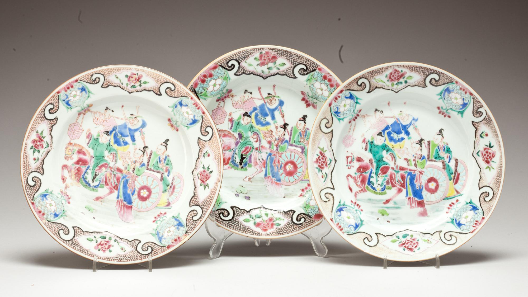 TALLRIKAR, 3 st. Porslin. Kina, Qianlong(1736-95).