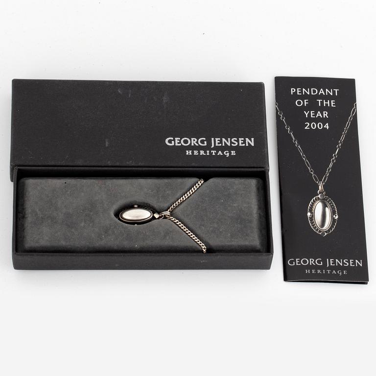 Georg Jensen pendant of the year 2004, with chain,, sterlingsilver.