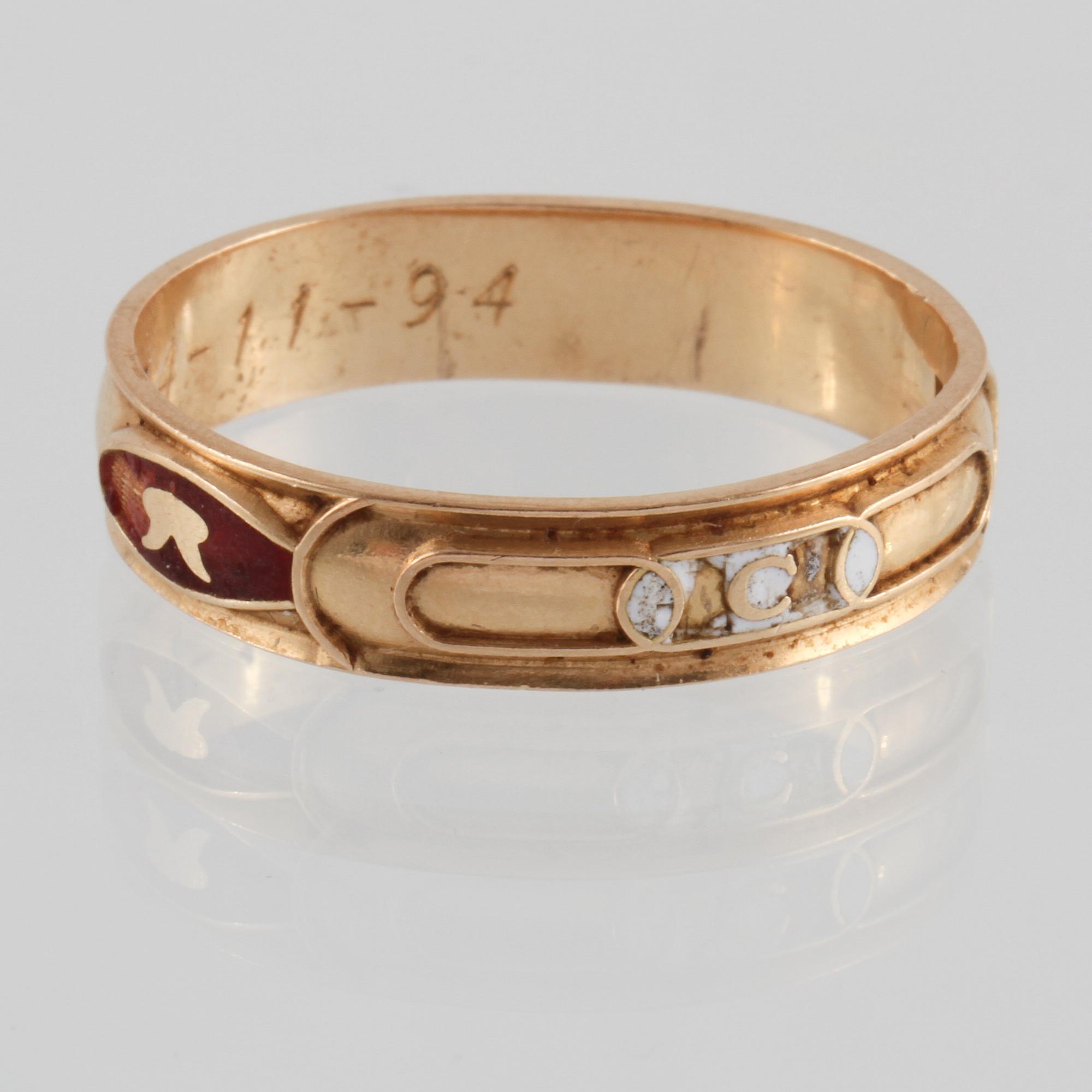 ODD FELOWRING, 18K guld samt emalj, J Johansson, Göteborg, 1994. Vikt 7,2 gram.