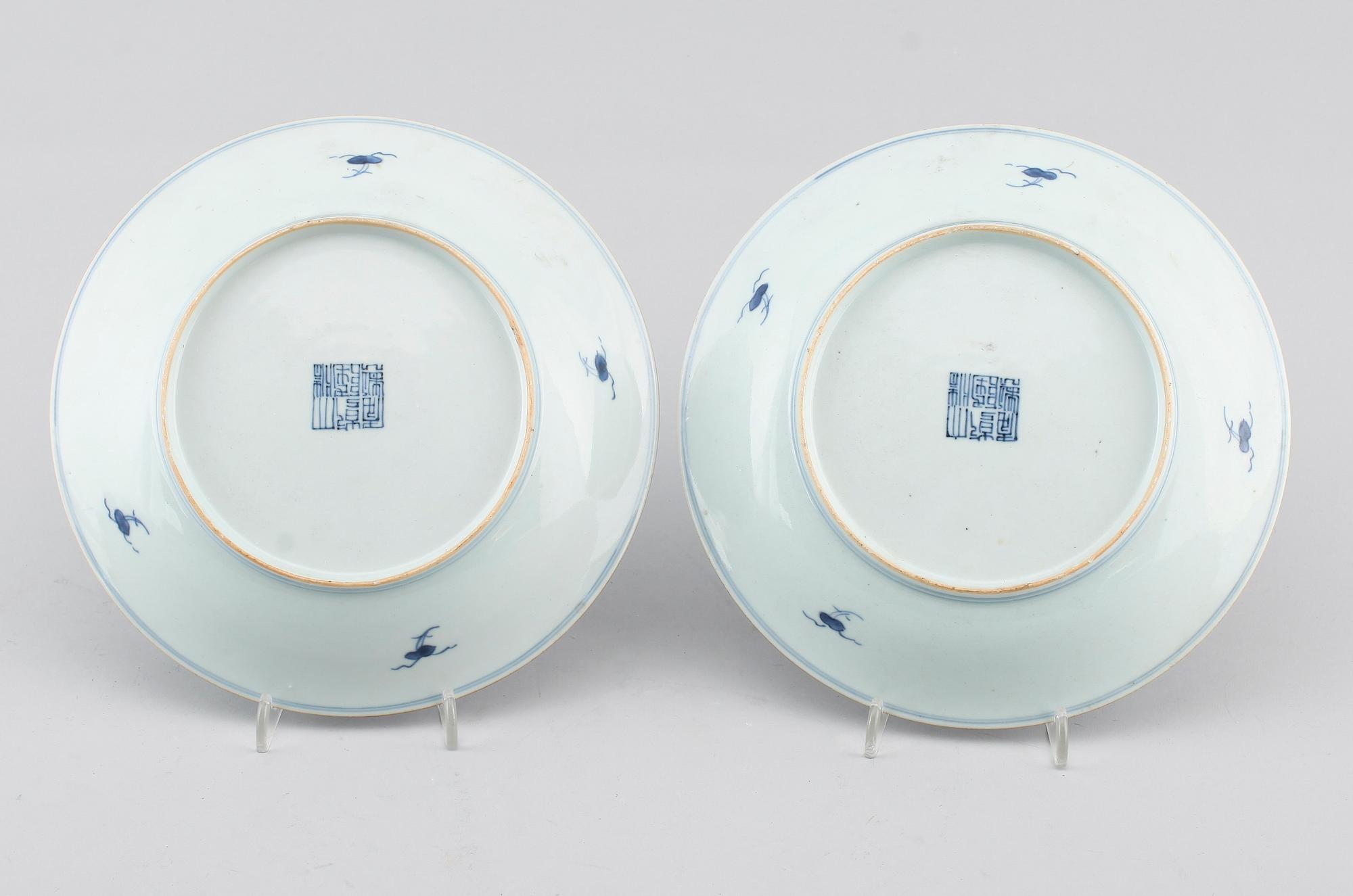 TALLRIKAR, 1 par, porslin, Kina, 1700-/1800-tal.