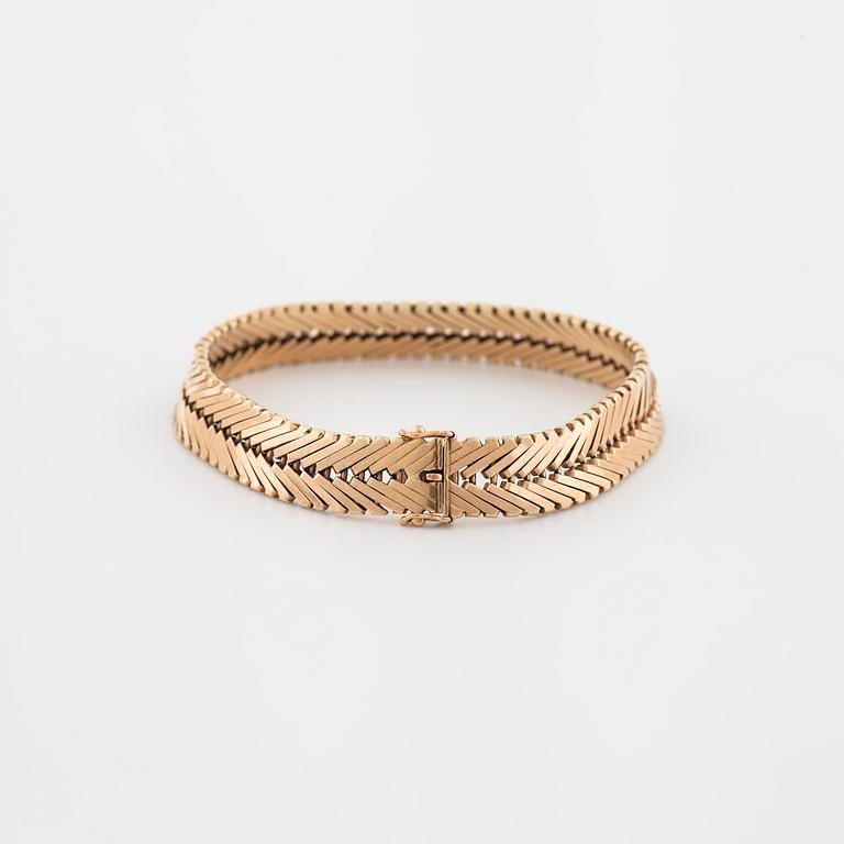 A bracelet.