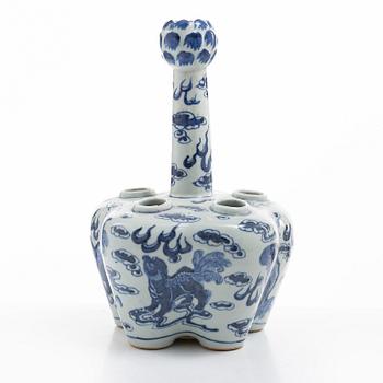 Tulpanvas, porslin. Qingdynastin, 1800-tal.