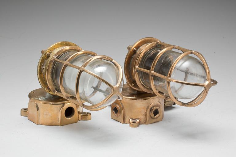 VÄGGLAMPETTER, ett par, för skepp.