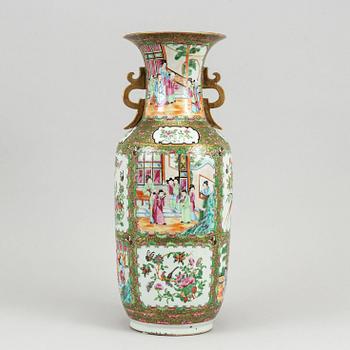 A large famille rose Canton vase, late Qing dynasty.