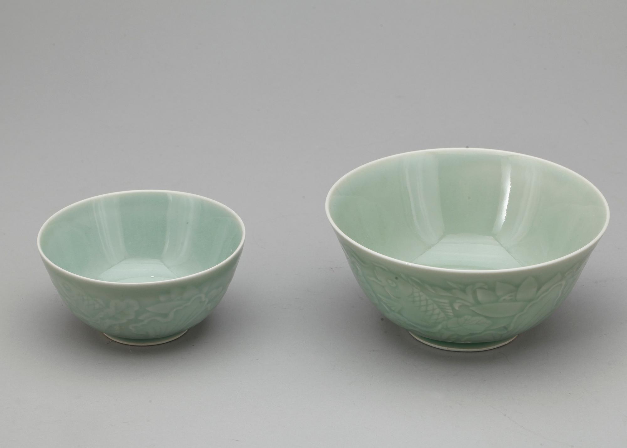 TALLRIKAR, 2 st samt SKÅLAR, 2 st, porslin, Kina, delvis 1800-tal.