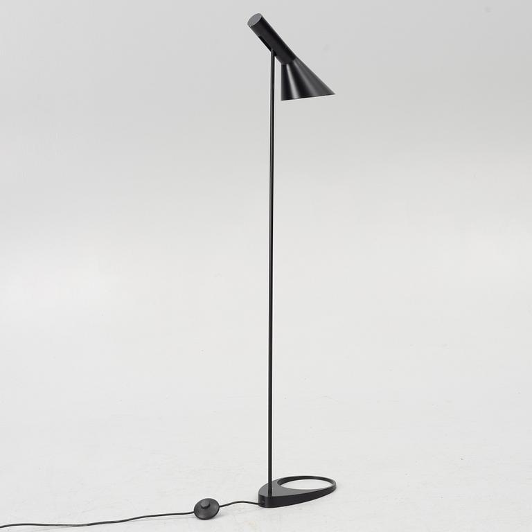 Arne Jacobsen, golvlampa, "AJ", Louis Poulsen, Danmark.