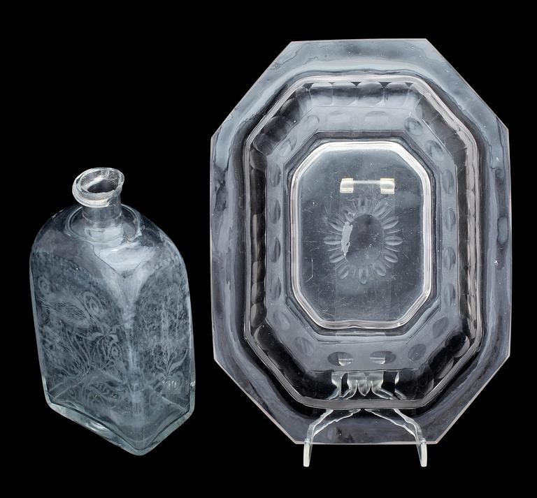 SKÅLFAT samt FLASKA, glas, däribland Cedersbergs glasbruk, omkring sekelskiftet 1700/1800-talet.